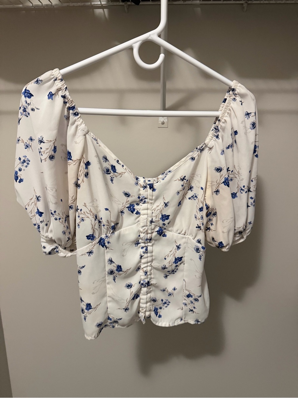 White Floral Puff-Sleeve Blouse